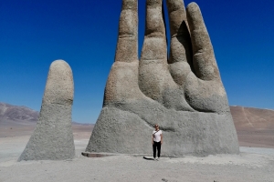 Hand in the Desert (Mano Del Desierto)