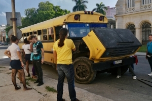 På Cuba er de fleste mekanikere i nogen grad, da biler og busser ofte går i stykker