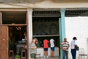 Et ”skydetelt” midt på en af de centrale gader i Havana