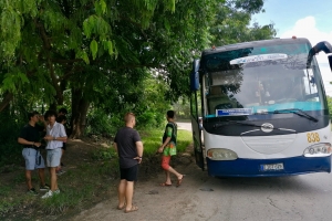 Bussen er gået i stykker og vi venter ...