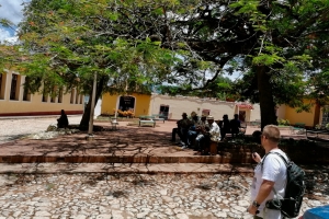 Musik på et lille torv i Trinidad