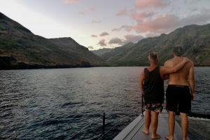 Ankomsten til Controller Bay, Nuku Hiva