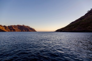 Ankomsten til Controller Bay, Nuku Hiva