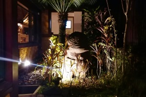 En tiki uden for restauranten